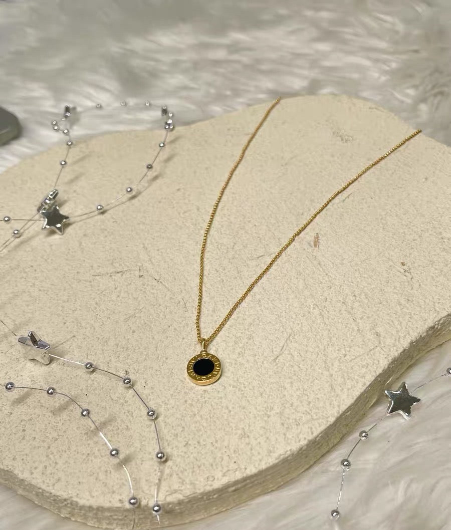 [Aura Jewelry] T  Round Double-Sided Mother-of-Pearl Necklace