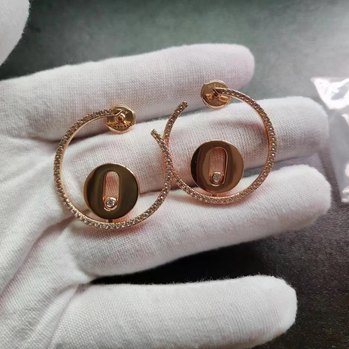 [Aura Jewelry] Move Hoop Earrings, Yellow Gold Pave Diamonds with Moving Diamond