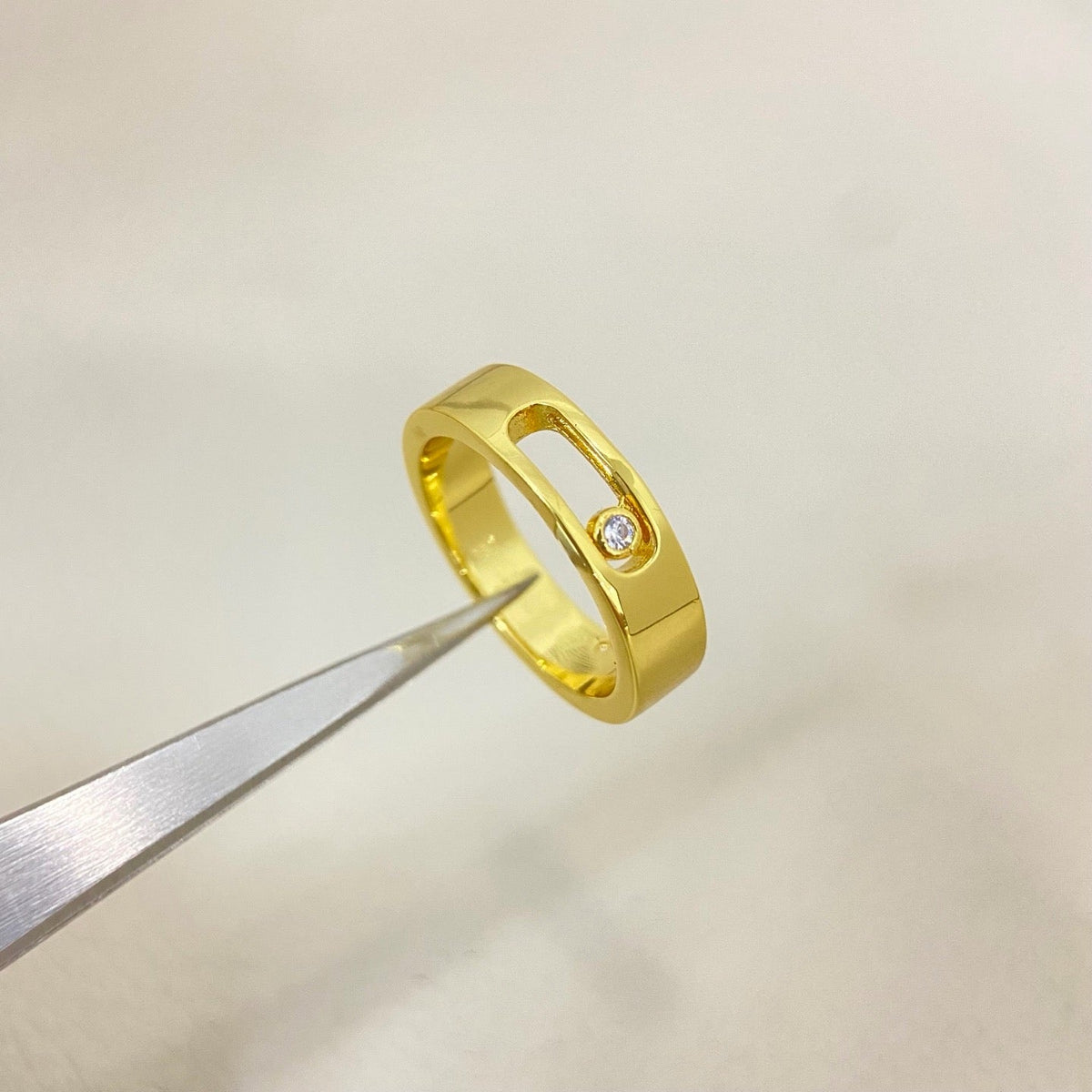 [Aura Jewelry]Move Wide Band Single Moving Diamond Ring