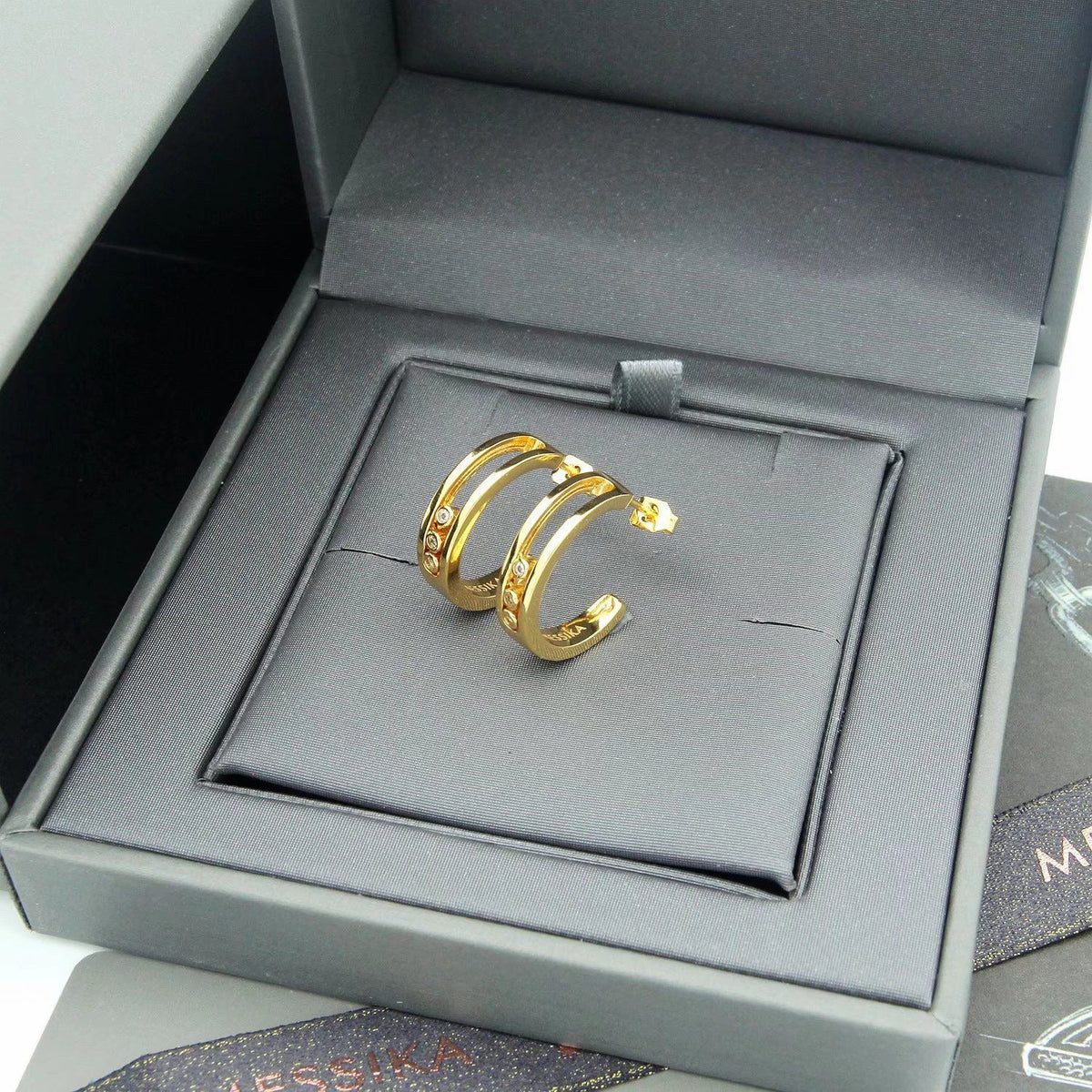 [Aura Jewelry] Move Double Hoop Earrings, 3 Movable Stones
