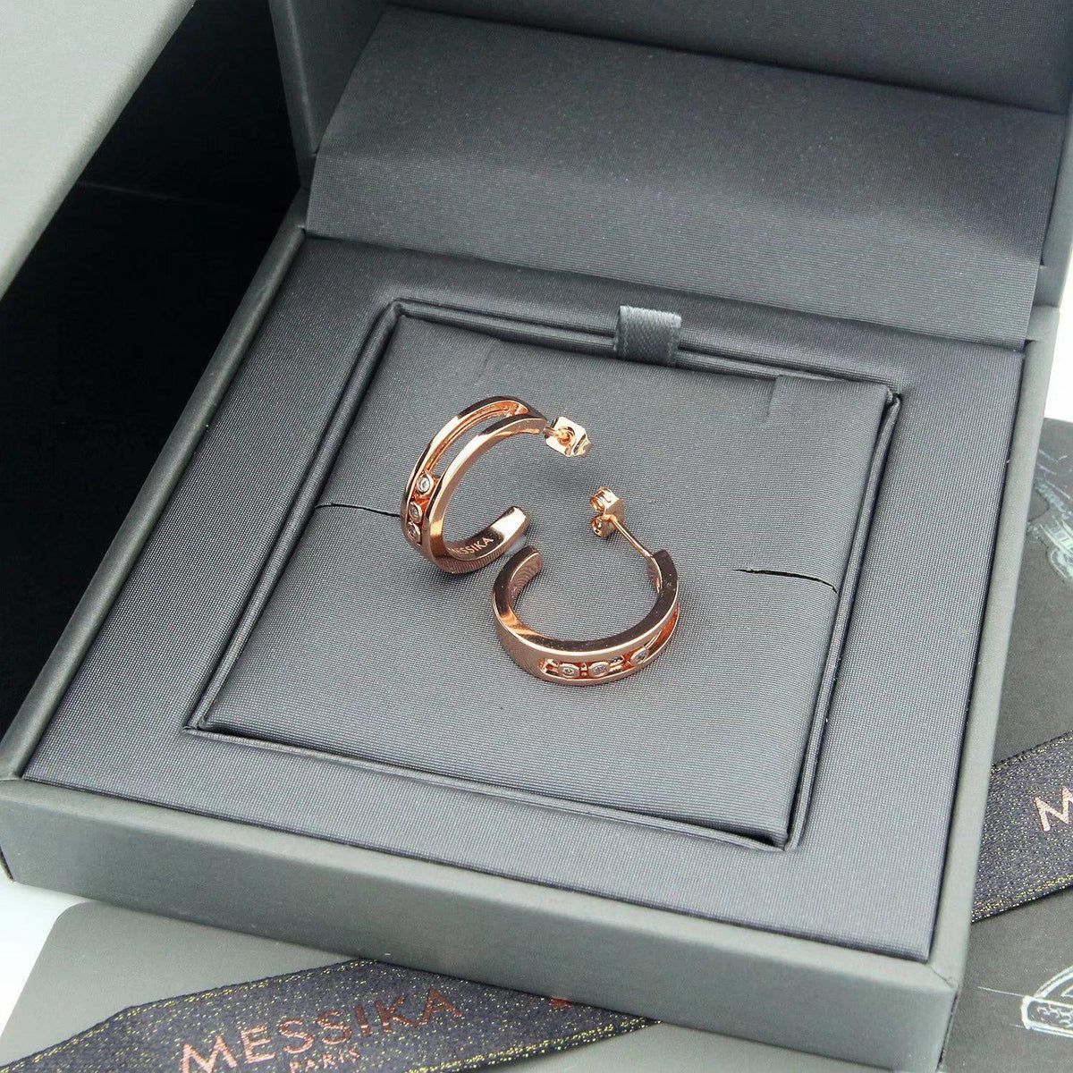 [Aura Jewelry] Move Double Hoop Earrings, 3 Movable Stones