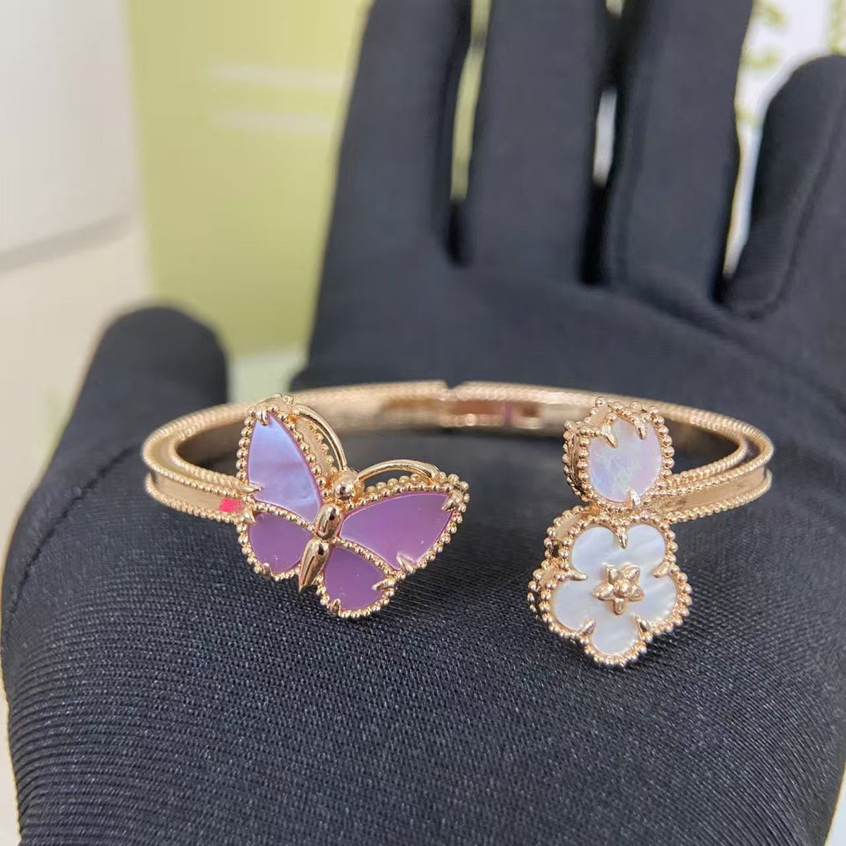 ¡®AuraJewelry¡¯Lucky Alhambra Butterfly & Clover Open Bangle,