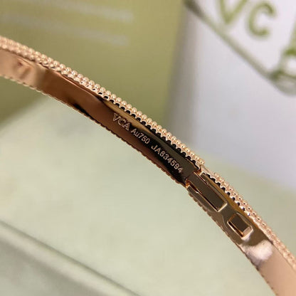 ¡®AuraJewelry¡¯Lucky Alhambra Butterfly & Clover Open Bangle,