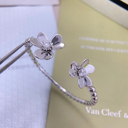 ¡®AuraJewelry¡¯Frivole Two‑Flower Open Bangle,