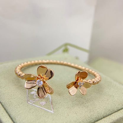 ¡®AuraJewelry¡¯Frivole Two‑Flower Open Bangle,