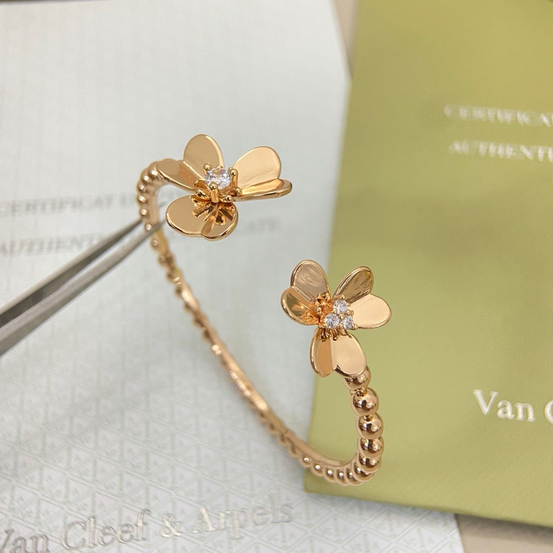 ¡®AuraJewelry¡¯Frivole Two‑Flower Open Bangle,