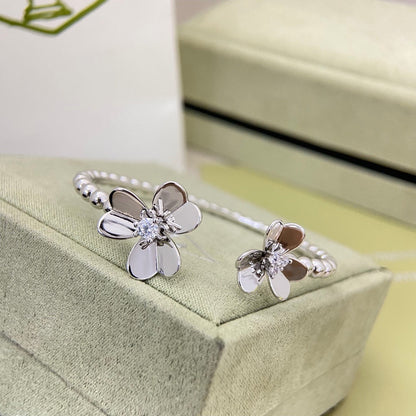 ¡®AuraJewelry¡¯Frivole Two‑Flower Open Bangle,