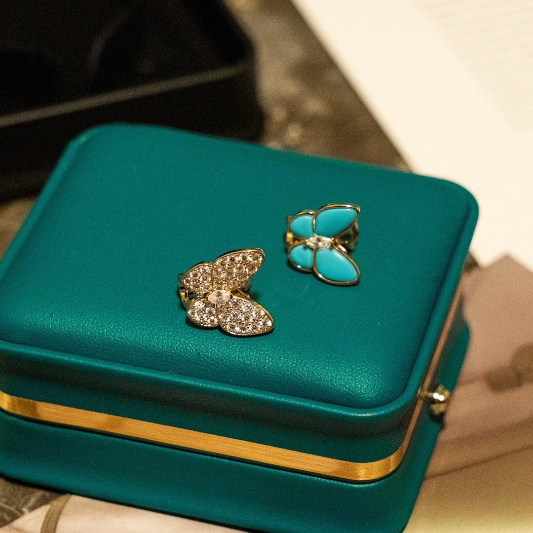 ¡®AuraJewelry¡¯Asymmetrical Butterfly Earclips