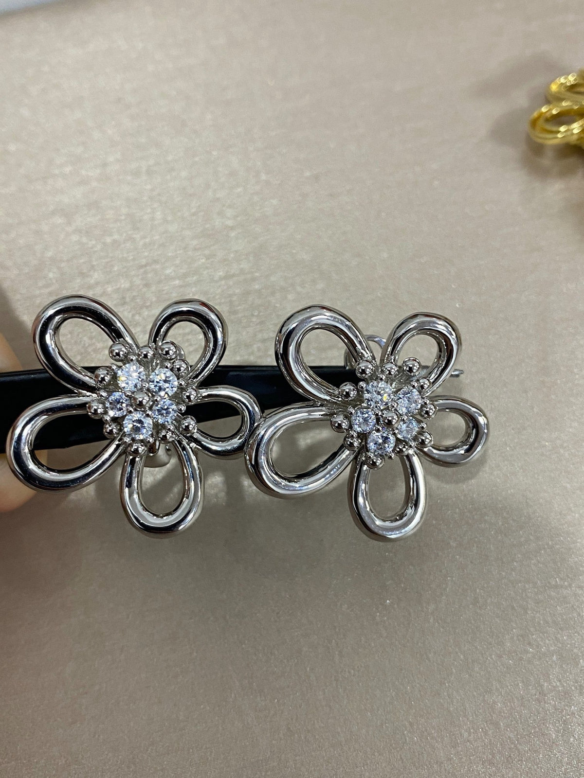 [AuraJewelry]Flowerlace Stud Earrings,