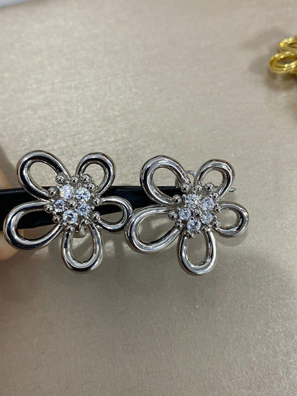 [AuraJewelry]Flowerlace Stud Earrings,