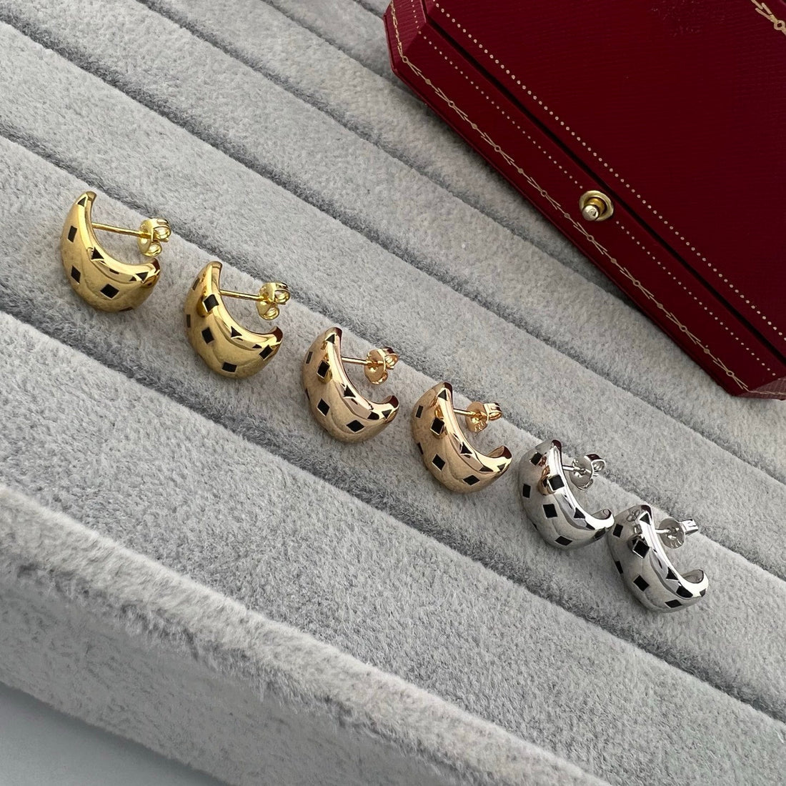 ¡®Aura Jewelry¡¯ Dice Stud Earrings