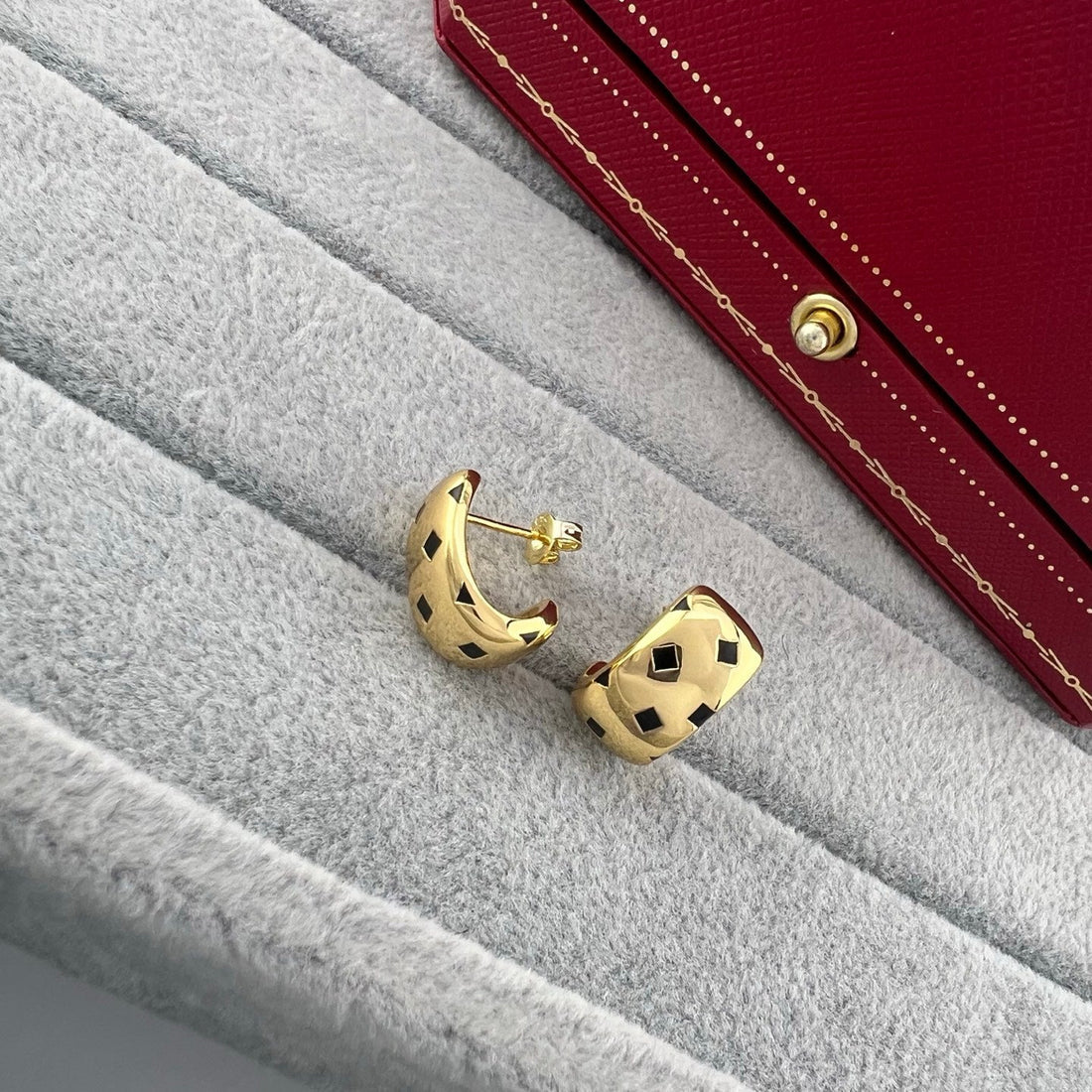 ¡®Aura Jewelry¡¯ Dice Stud Earrings