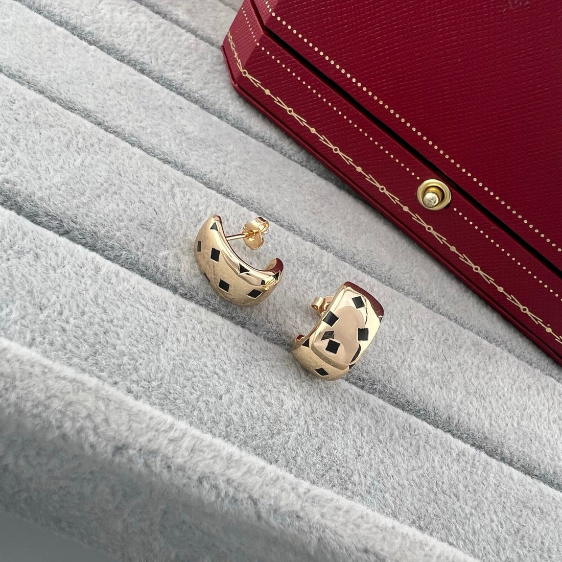 ¡®Aura Jewelry¡¯ Dice Stud Earrings